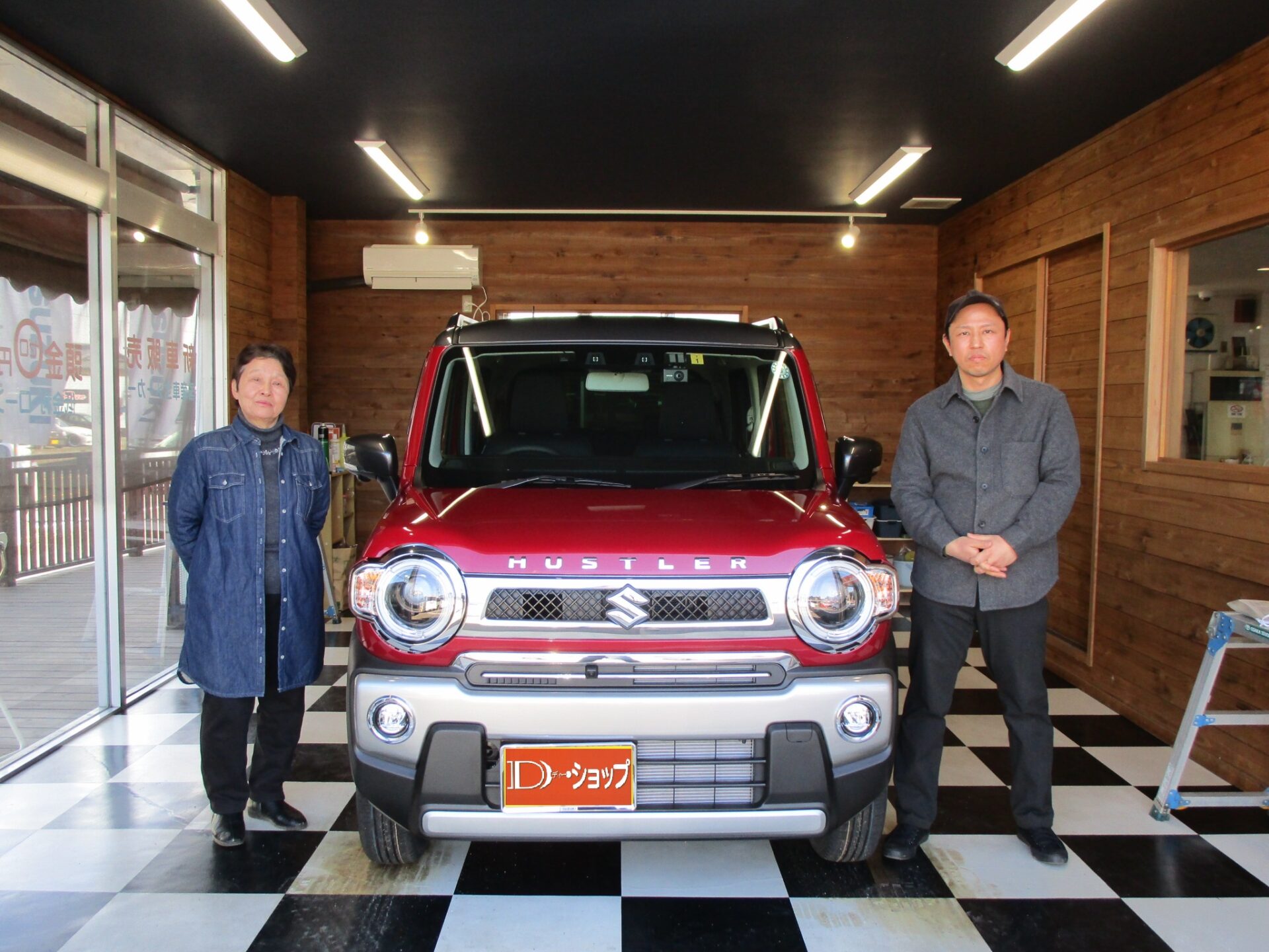 ハスラー の フェニックスレッドパール は光の明暗で色の差が出る素敵な赤