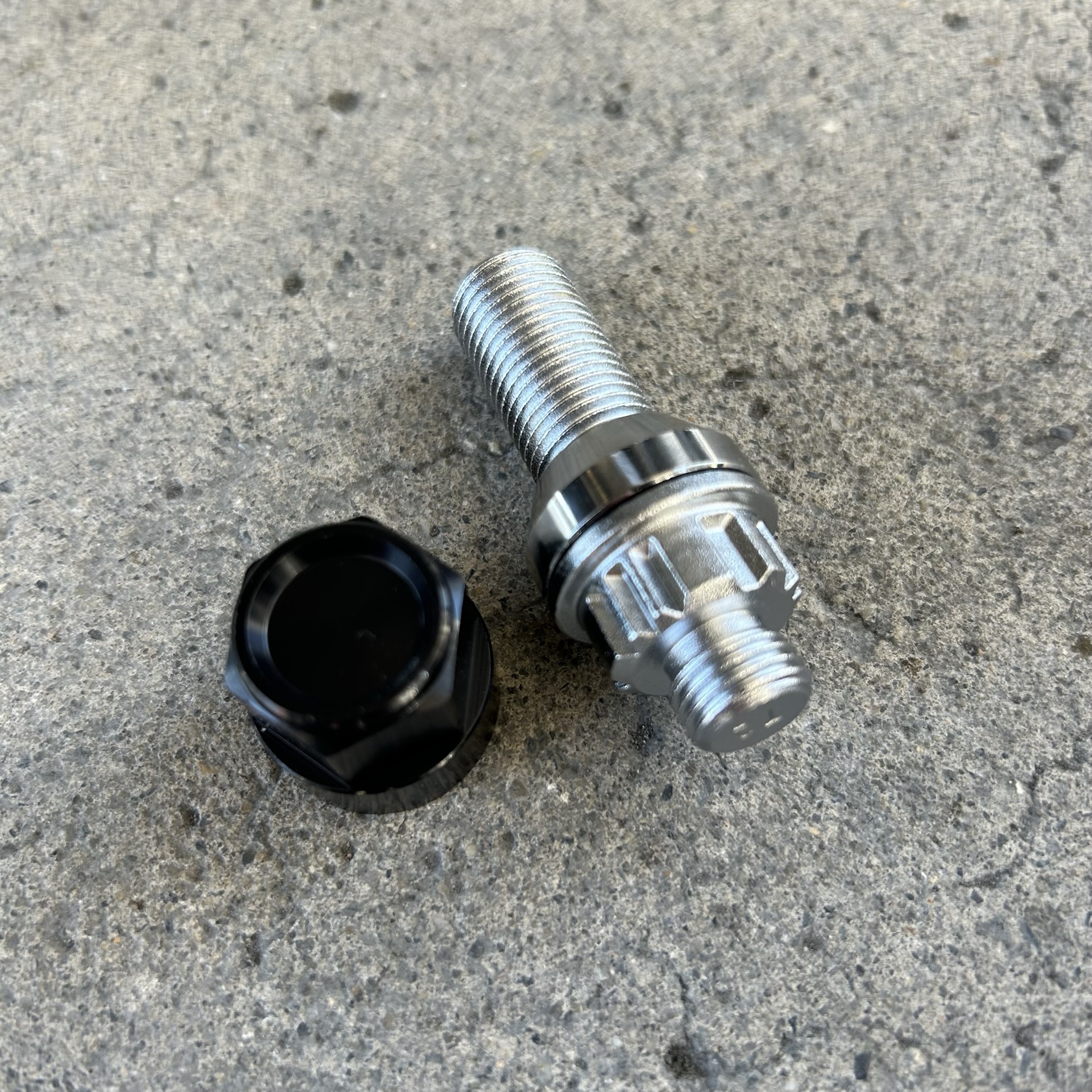 クラウンクロスオーバーおすすめホイールロックボルトはKYOEI 【KIL8028K】「純正は何故かカタログ落ち？」